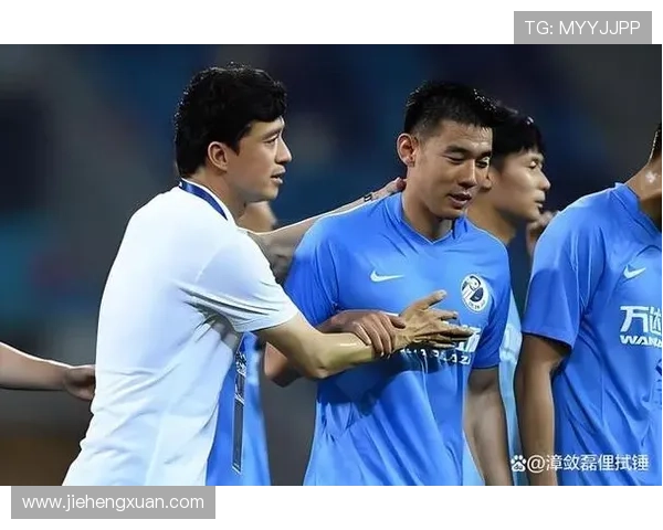 独家揭秘足球明星背后的故事与训练生活视频专访