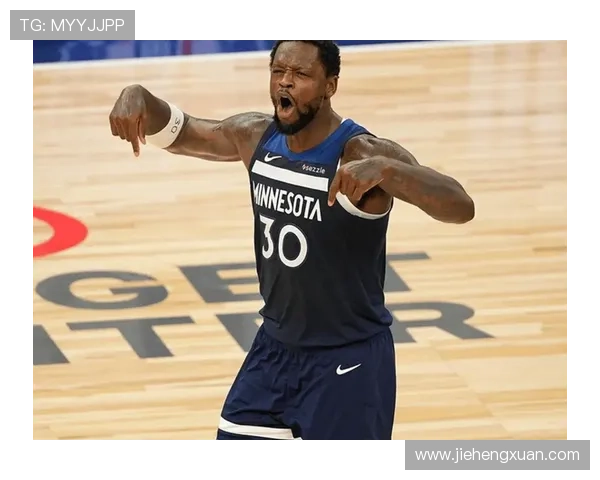 众多退役足球明星重返赛场展现风采引发球迷热议与期待